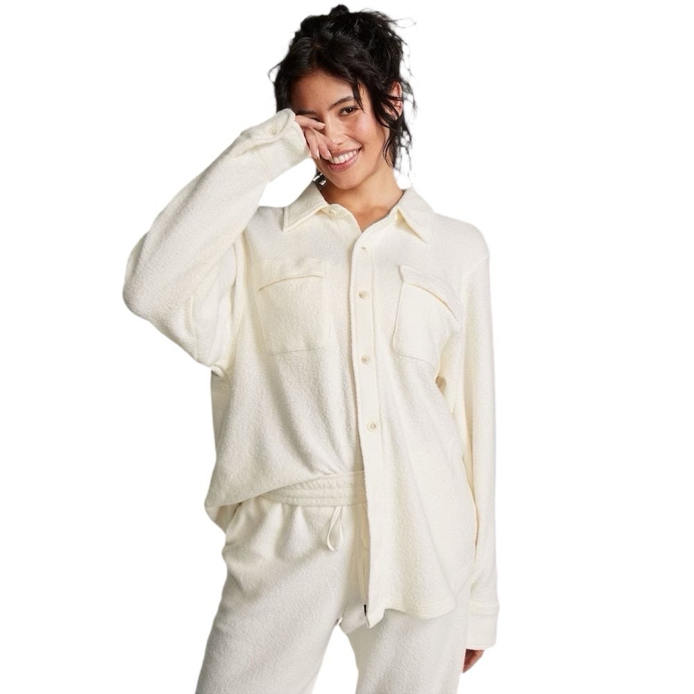 🎀 5/$25 PINK Victoria’s Secret cream fleece shacket size XS